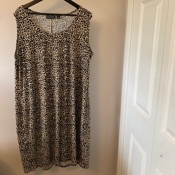 🎉CYBER MONDAY SALE🎉 3 Dresses (NWT/ NWOT) Mystery Dress Bundle - Picture 7 of 7